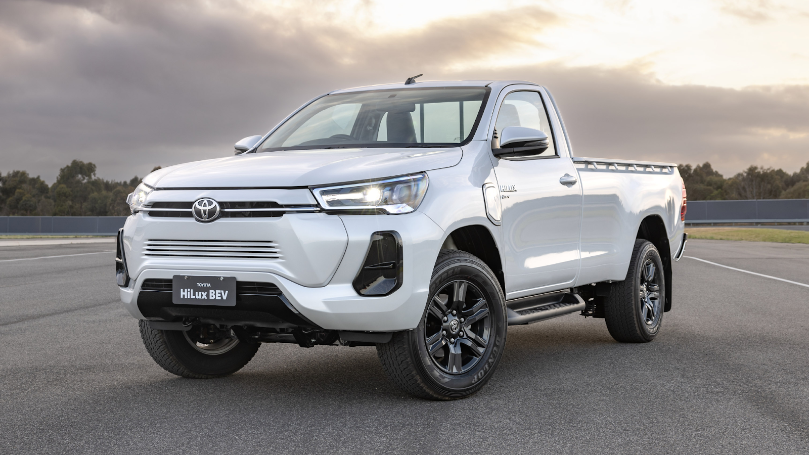 Toyota Hilux Electric: टोयोटा की फुली इलेक्ट्रिक पिकअप ट्रक की धाक
