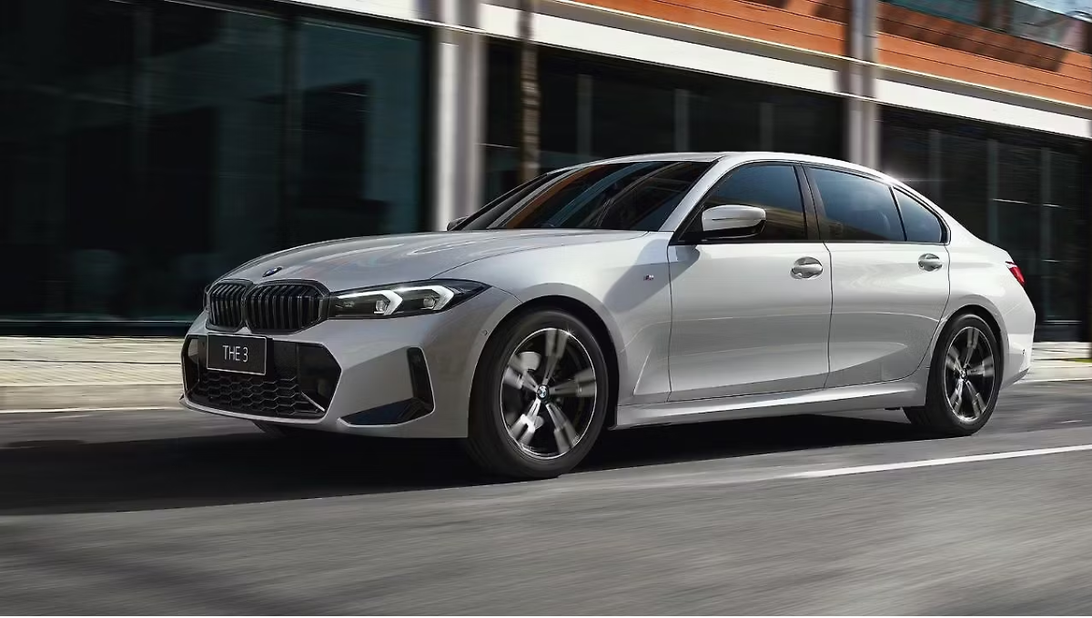 Skoda Octavia RS vs BMW 330i तुलना